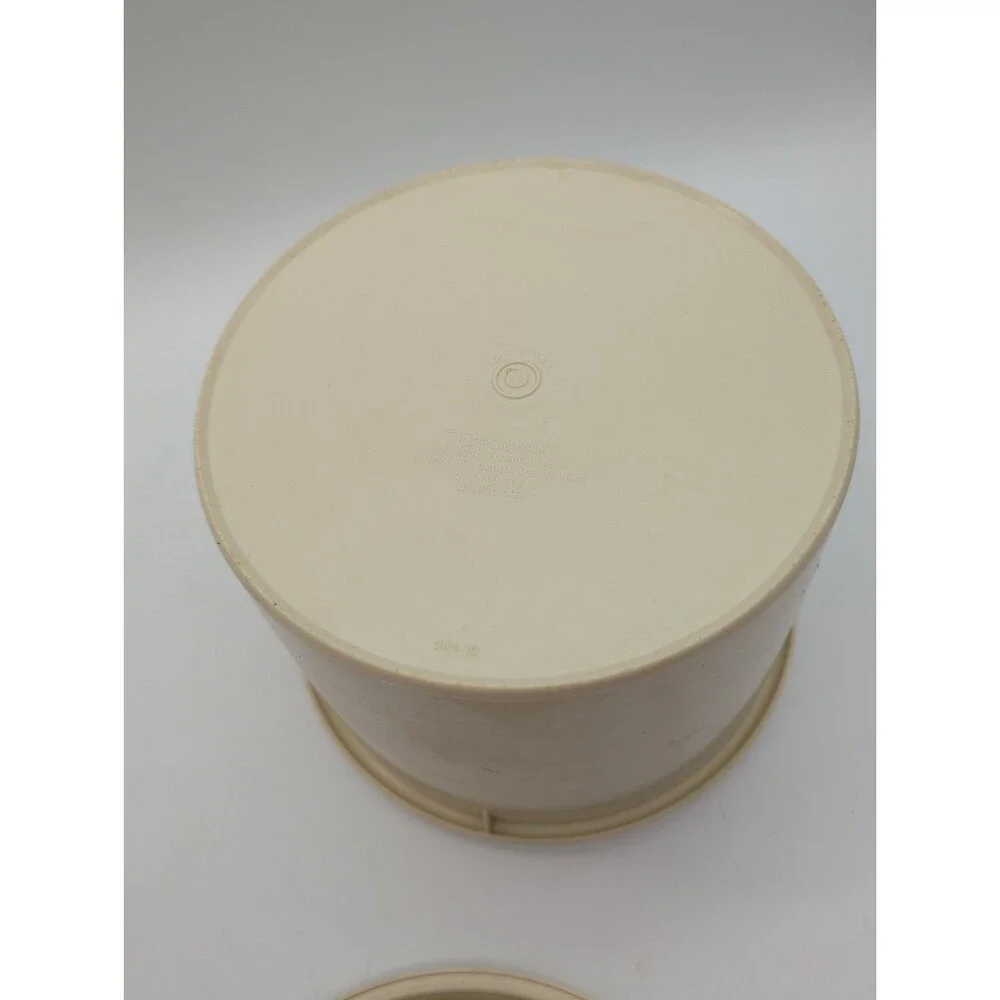 Tupperware some scuffs